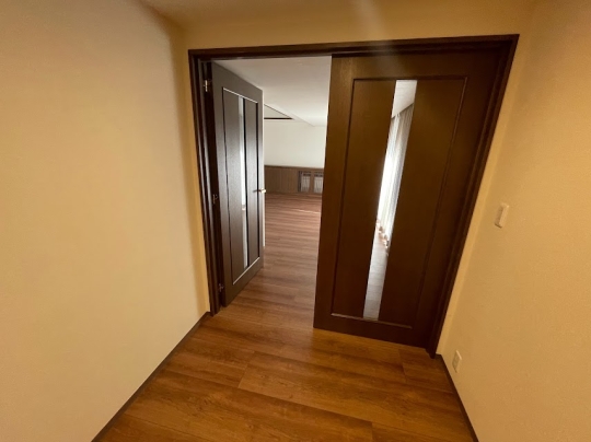 Spacious living room